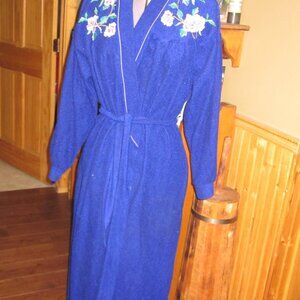 vtg vademere cottagecore robe long two pocket tie embroidered flowers one sz